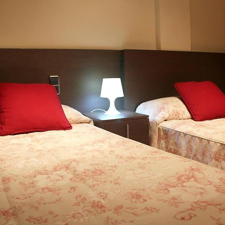 Hostal Cafeteteria Goya Barbastro Phòng bức ảnh
