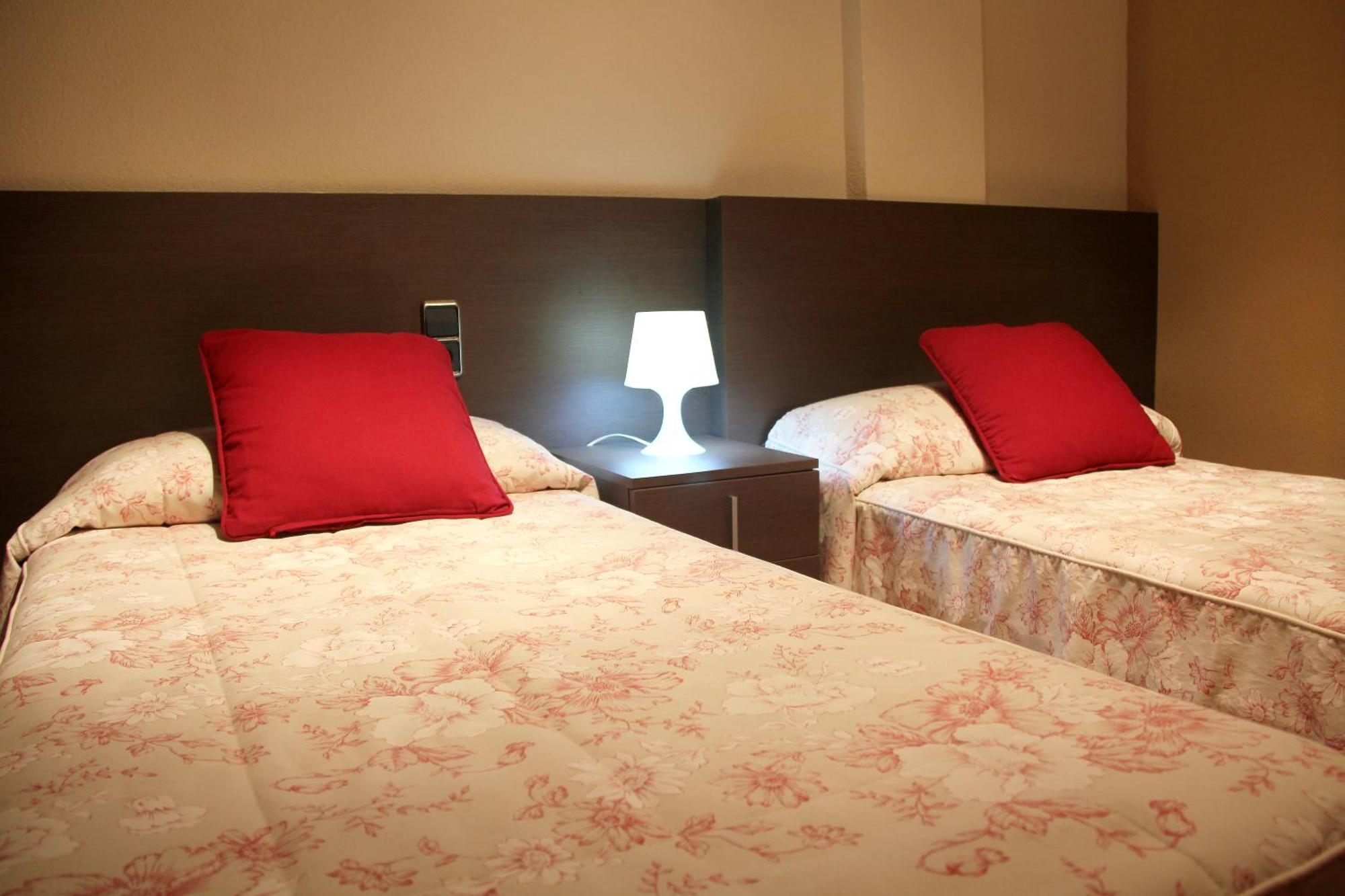 Hostal Cafeteteria Goya Barbastro Phòng bức ảnh