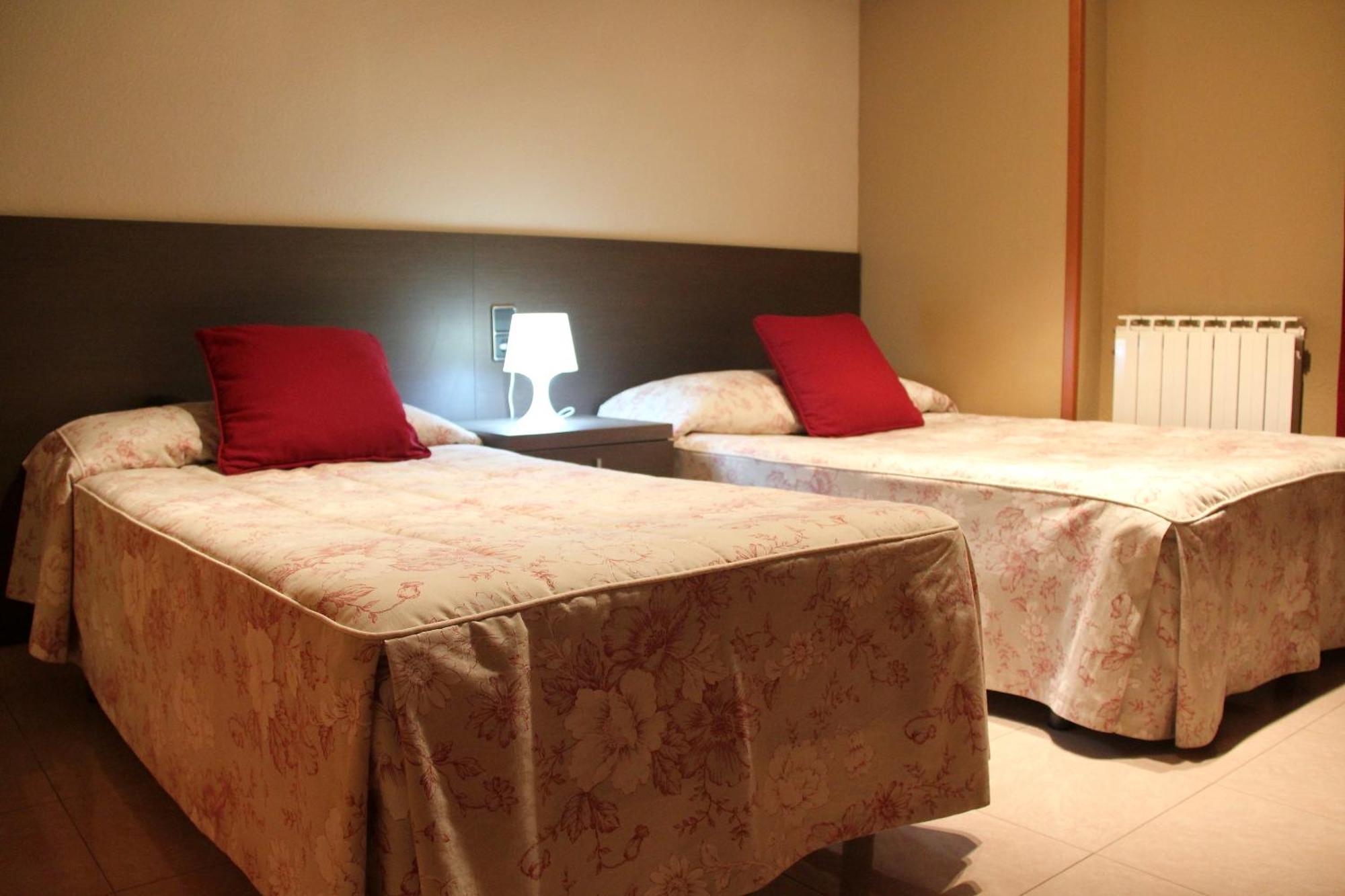 Hostal Cafeteteria Goya Barbastro Phòng bức ảnh