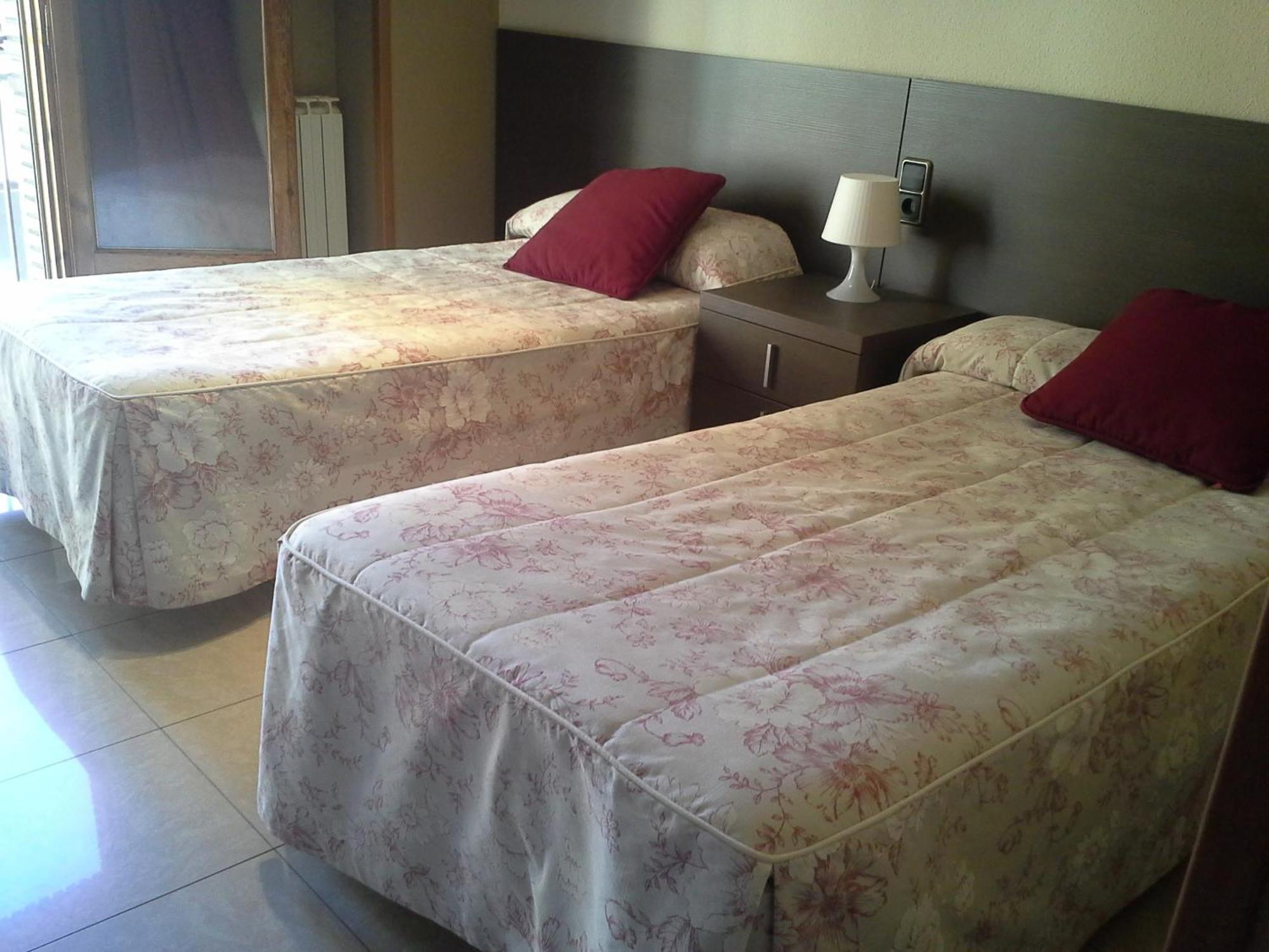 Hostal Cafeteteria Goya Barbastro Phòng bức ảnh